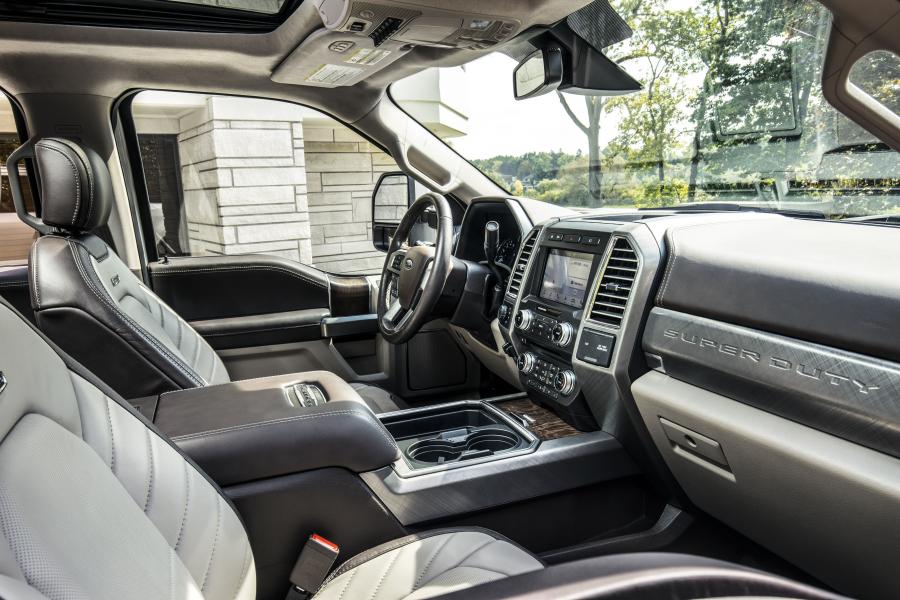 Интерьер Ford F-450 Limited Super Duty 2017 года  (фото 15 из 16)